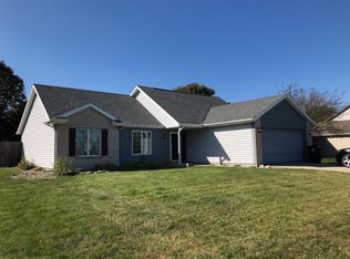 520 Ridge Hill Pl, Fort Wayne, IN 46804