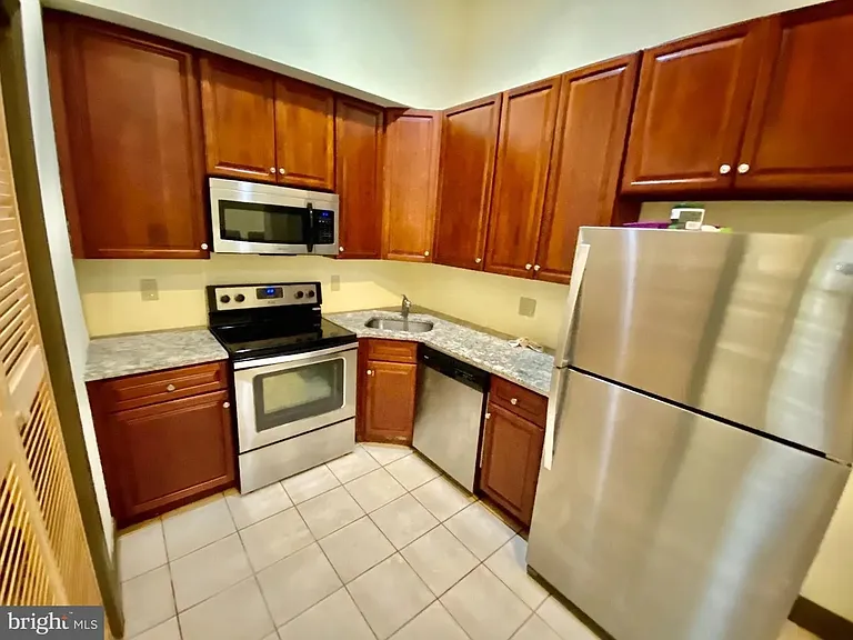 439 N 13th St #4C — Photo 2