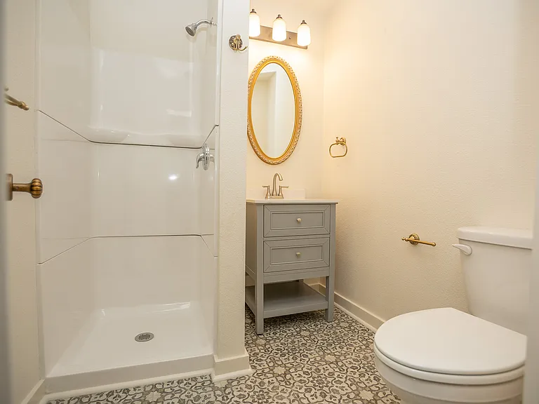 1122 E McCarty St #5 — Photo 12