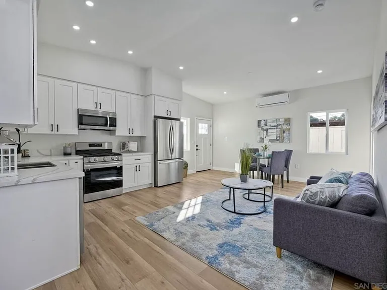 964 Florence St #2 — Photo 2
