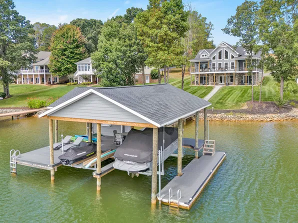 200 Park Shores Cir, Moneta, VA 24121