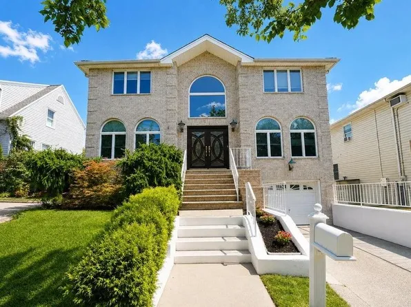 571 Rockaway St, Staten Island, NY 10307
