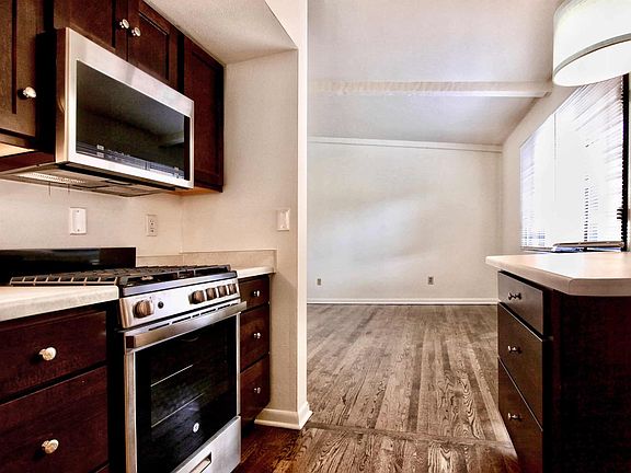 3rd image of 1843 N Cambridge Ave #13