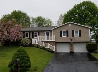 8032 Manada View Dr, Harrisburg, PA 17112