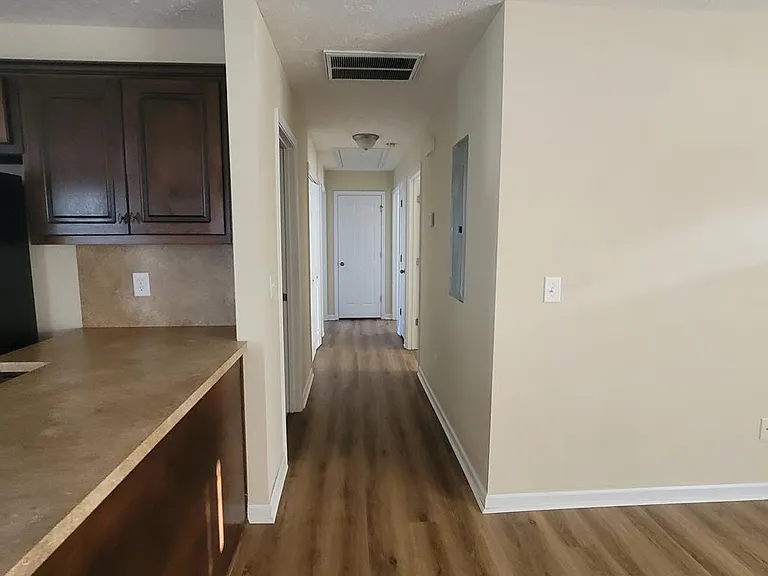 815 Mill Pond Dr — Photo 8