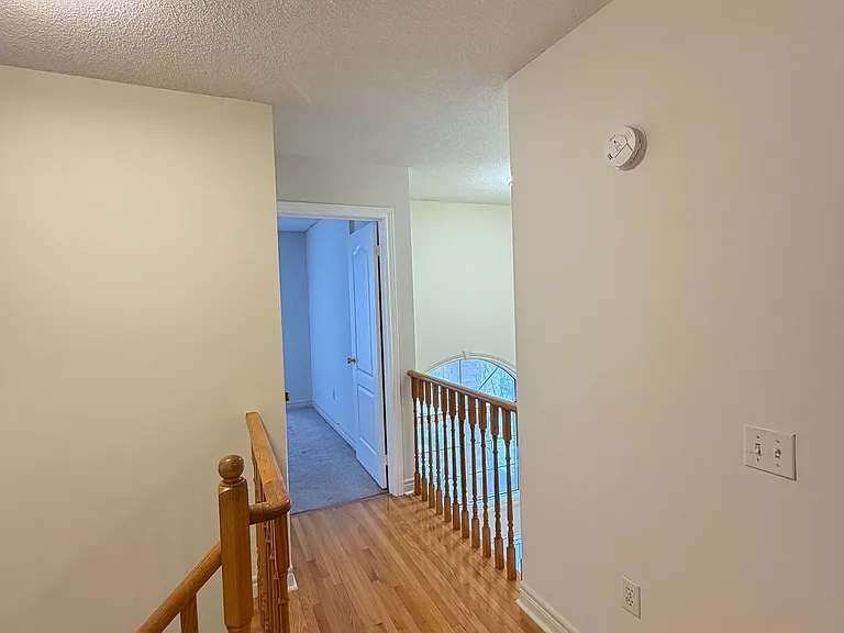 937 Ledbury Cres — Photo 29