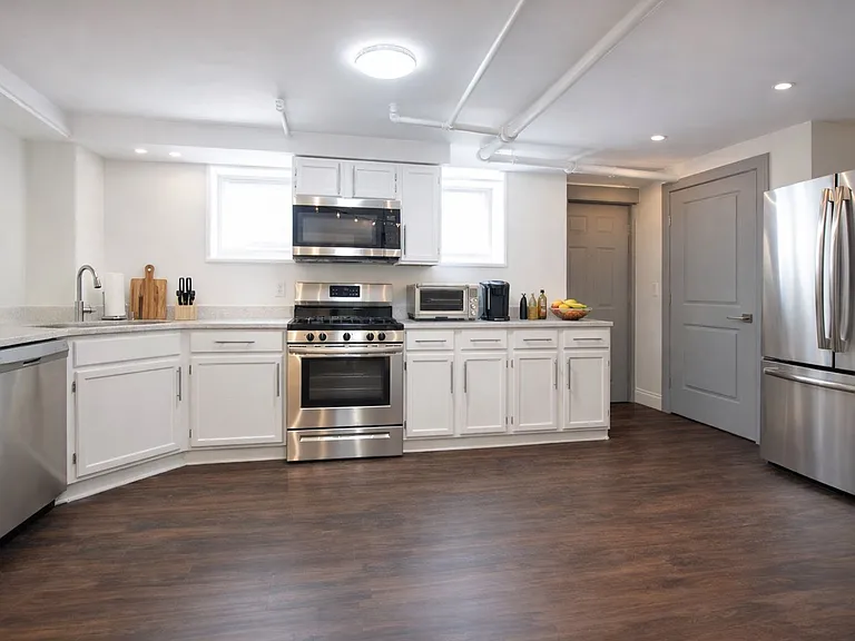 306 Bryant Ave — Photo 2