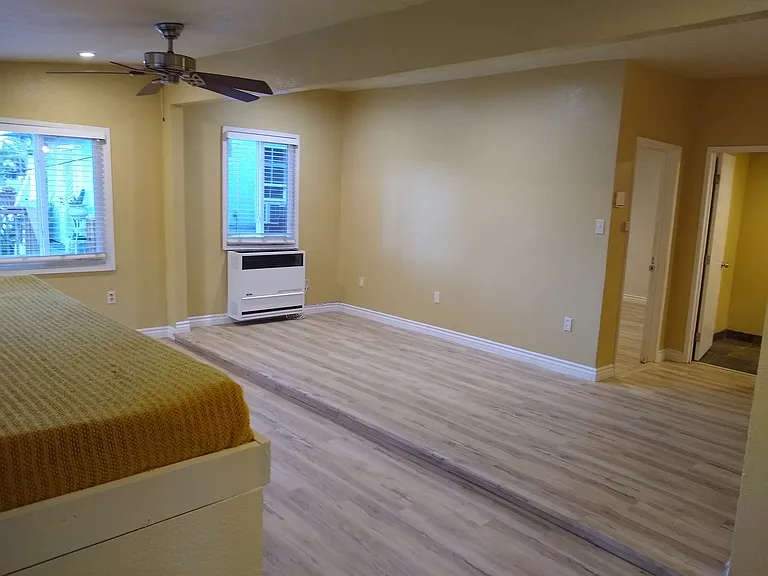 2326 Riverside Dr — Photo 6
