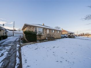 4784 Sunny Ln, Brooklyn, OH