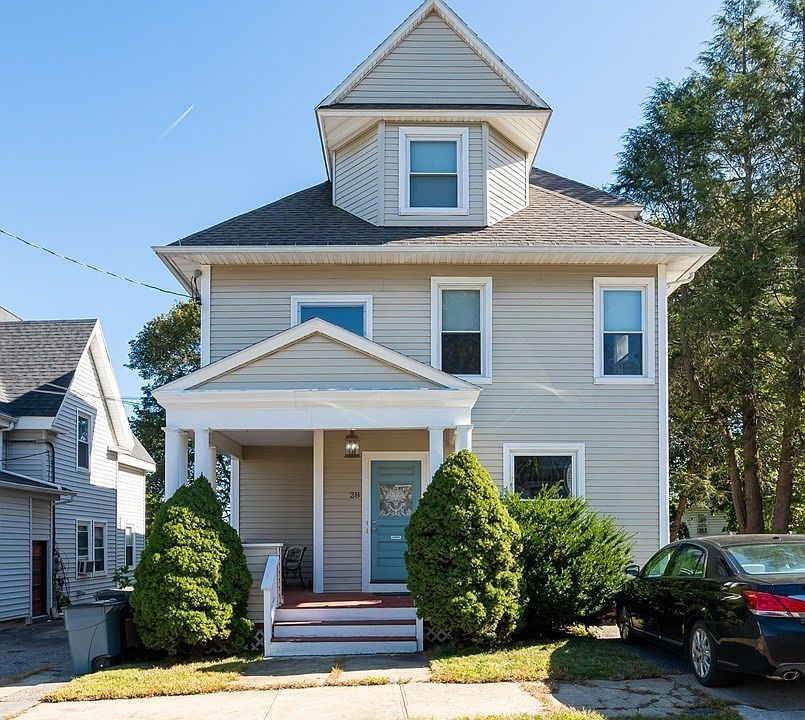 1st image of 28 Byron St #1