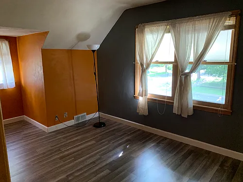 317 Curtice St W Photo 1