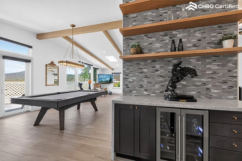 Luxury big sky Hilltop Retreat — Photo 4