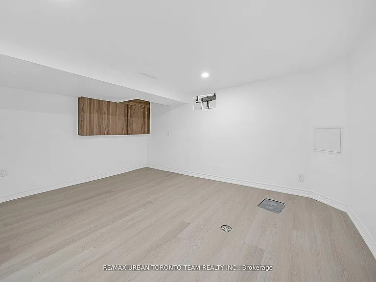880 Dundas St E #MAIN — Photo 11