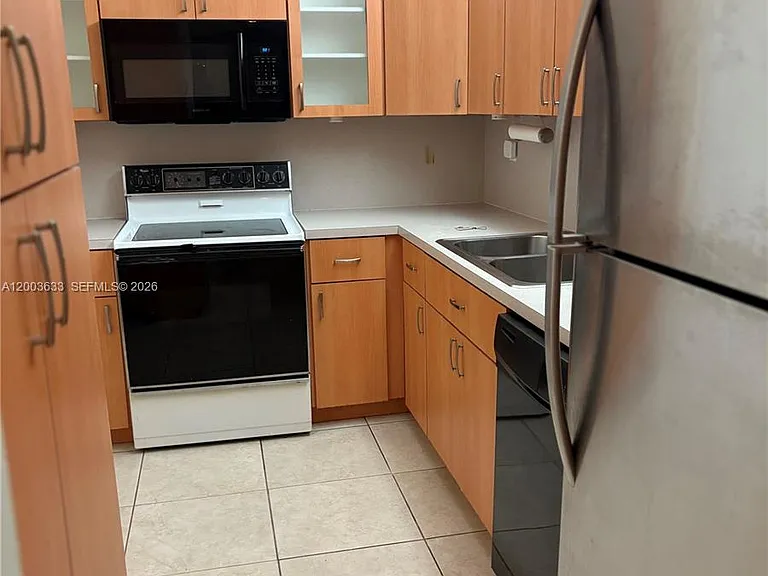 8335 SW 72nd Ave #108D — Photo 4