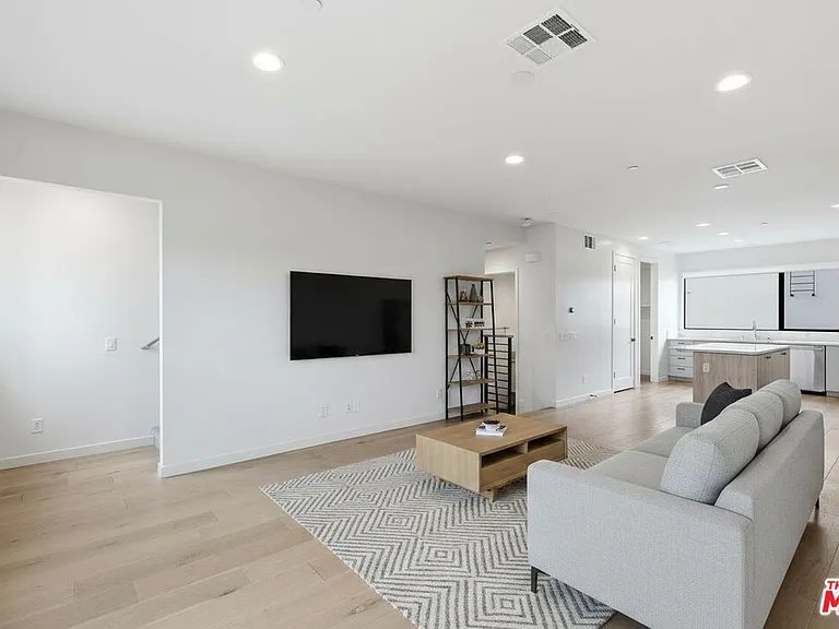 1605 N Arla Way — Photo 5