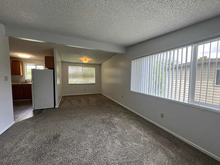 1148 10th Ave — Photo 33