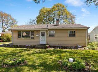 479 Brook Dr, Crystal Lake, IL 60014