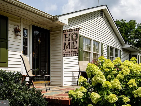 72 Rues Rd, Cream Ridge, NJ 08514
