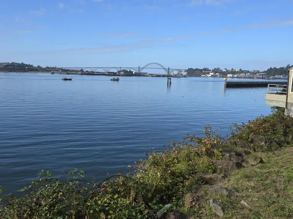 1000 SE Bay Blvd #E-3-124, Newport, OR 97365