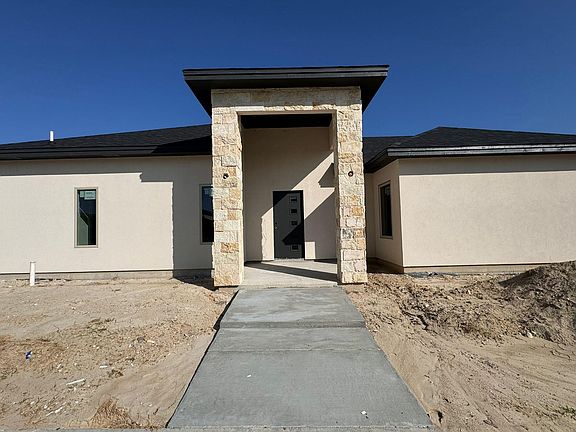 2nd image of 522 Graneros Ave