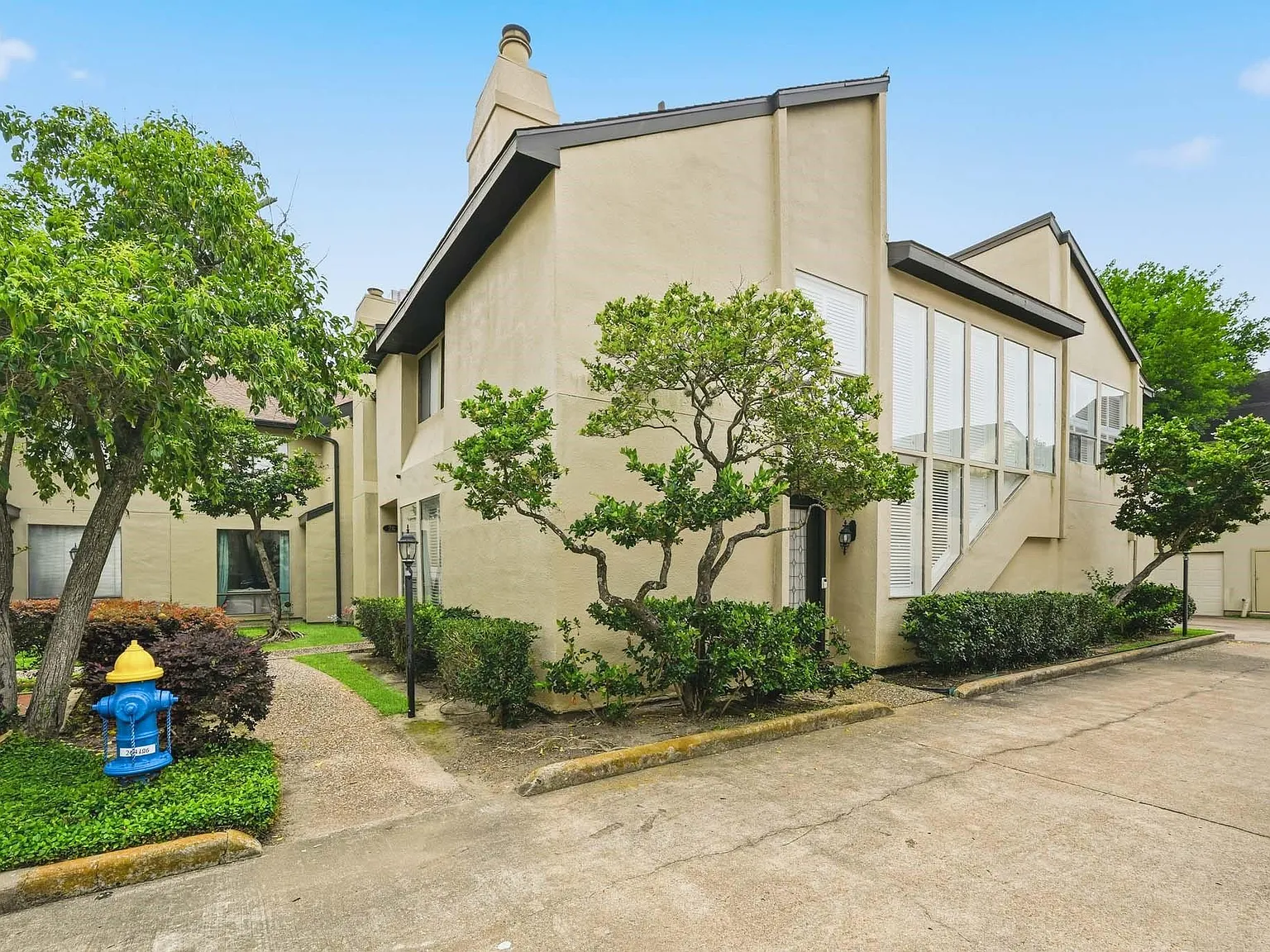 2 bed, 2.5 bath, 1868 sqft, $3,000 — Photo 2