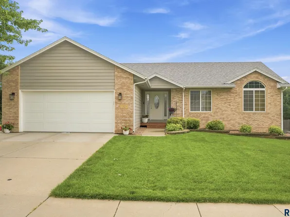 7521 S Hughes Ave, Sioux Falls, SD 57108