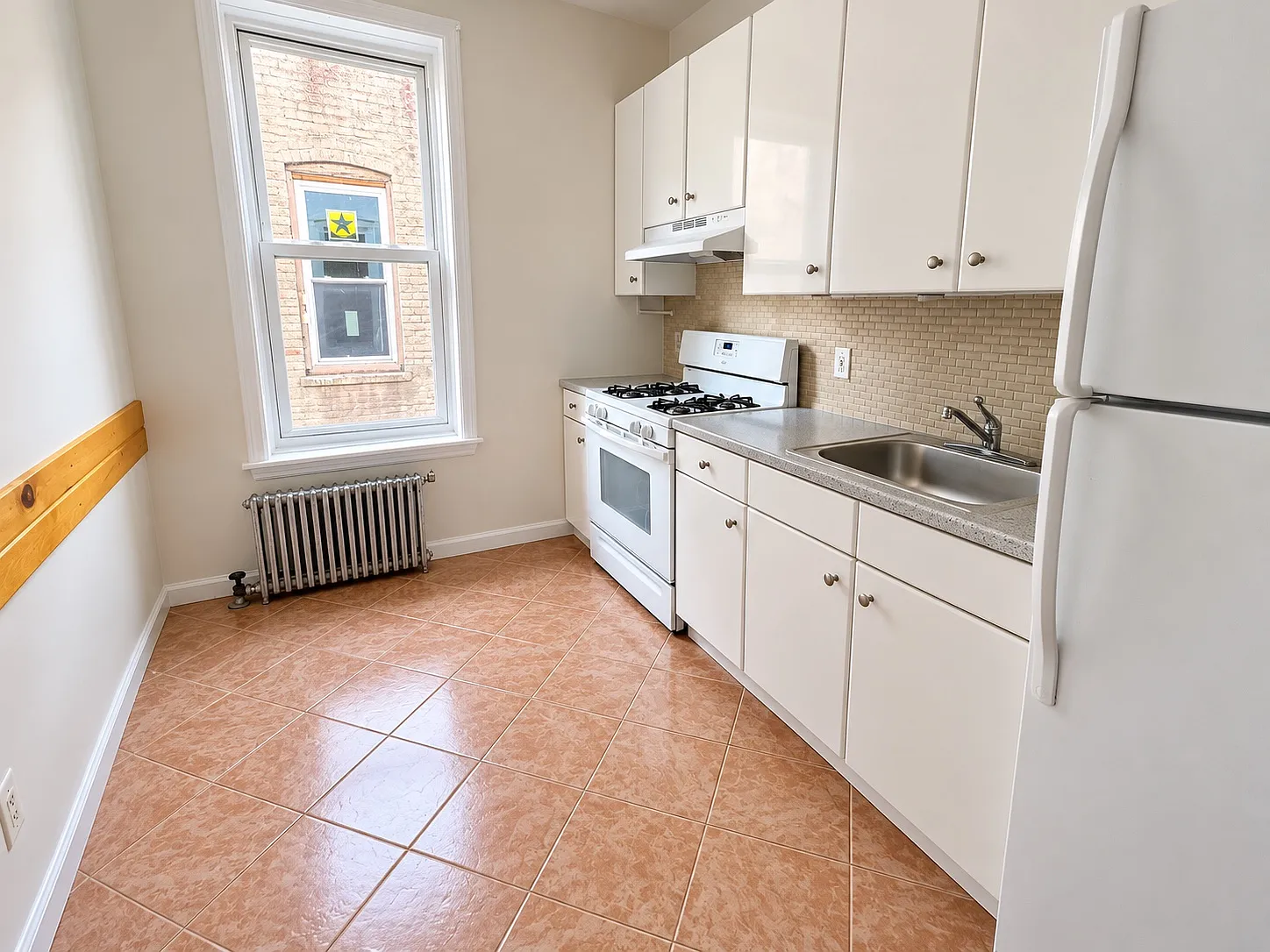 2 bed, 700 sqft, $2,400 — Photo 1