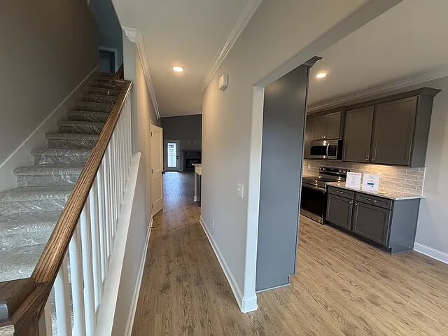 3 bed, 2.5 bath, 1930 sqft, $2,599 — Photo 2