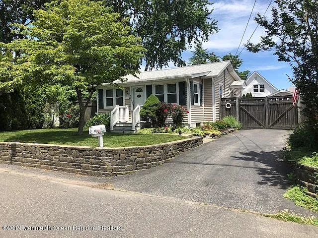 2220 Hadley Ct photo 1