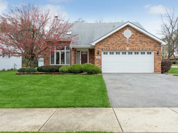 101 Lake Hill Dr, Steger, IL 60475