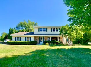 W252S4424 Meadow View Dr, Waukesha, WI 53189