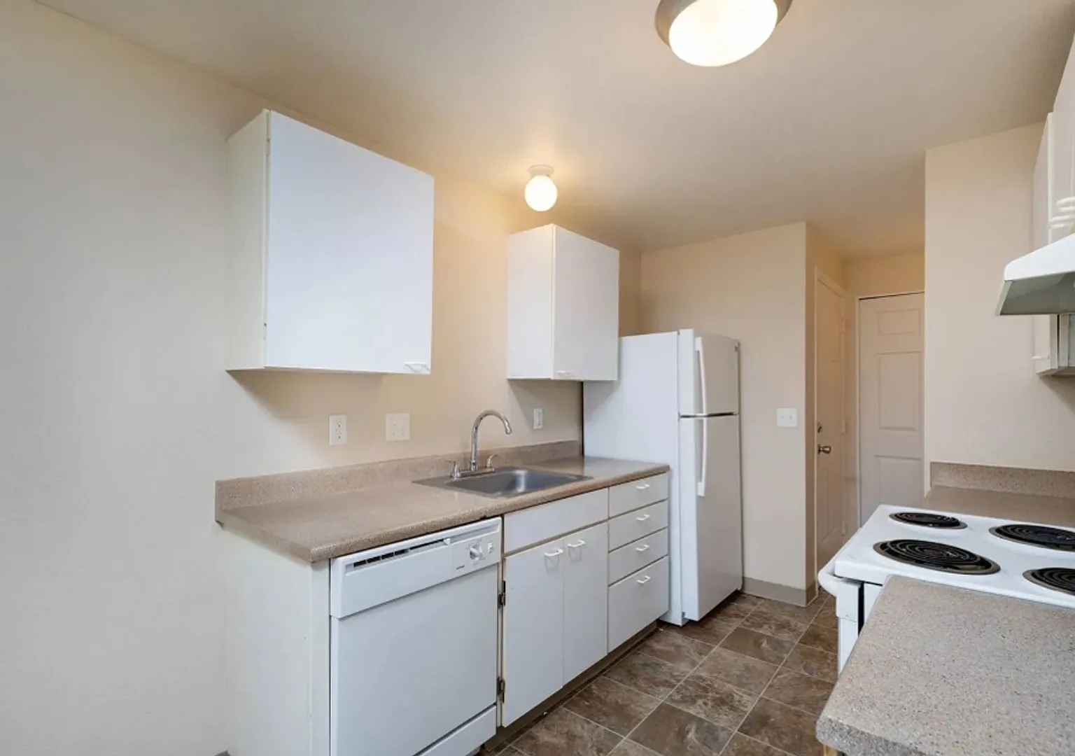 Willow Creek Apartments — Photo 3
