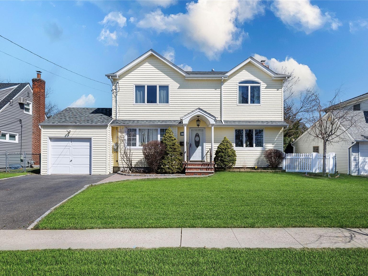18 Bretton Road, New Hyde Park, NY 11040 | Zillow
