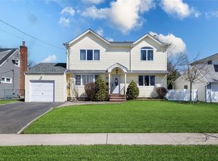 18 Bretton Rd, New Hyde Park, NY 11040