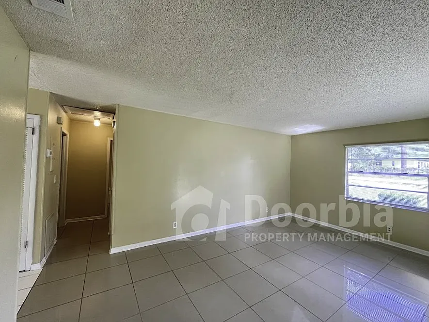 Single Story 2 bedroom, 1 Bathroom Duplex — Photo 4