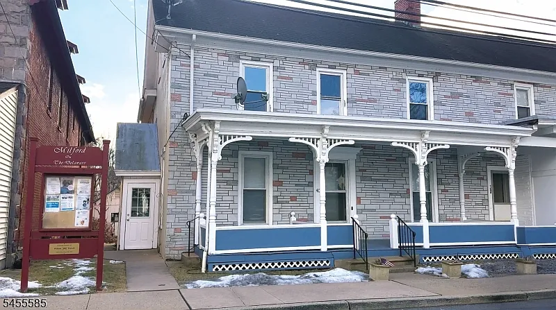 3 bed, 1.0 bath, $2,200 — Photo 1