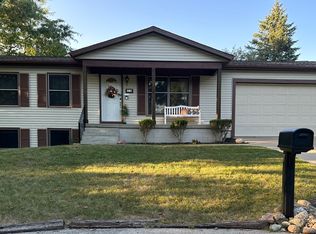 12 Ivey Ct, Bloomington, IL 61701