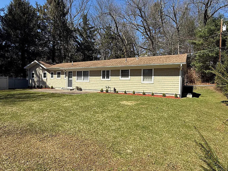 10 Fairview Dr — Photo 12