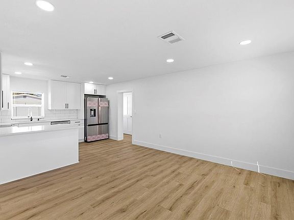 5th image of 1448 Belcher Rd S