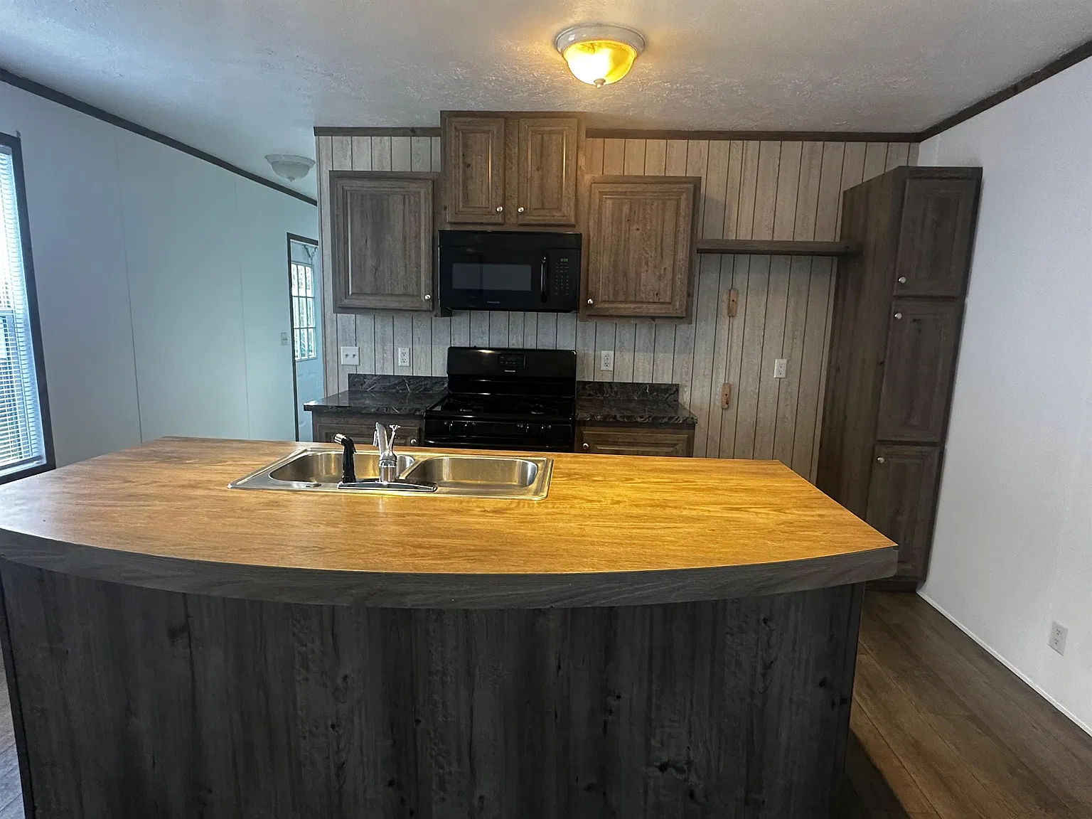 3 bed, 1200 sqft, $1,099 — Photo 2