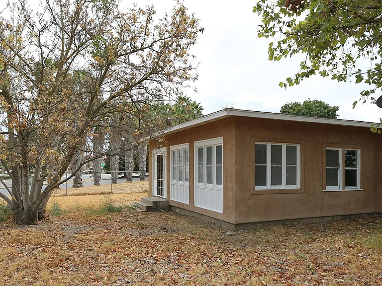 15901 W Stephens St — Photo 2