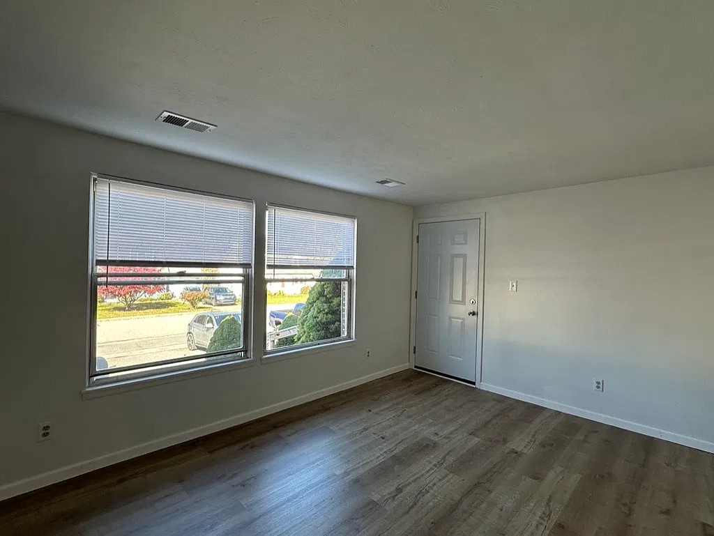 2 bed, 850 sqft, $1,350 — Photo 3