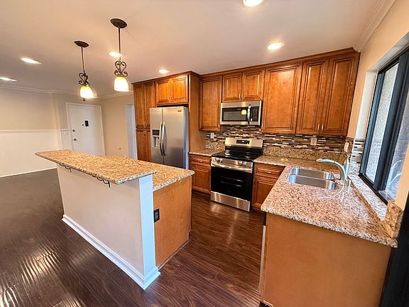 3rd image of 7835 Cowles Mountain Ct Unit B23