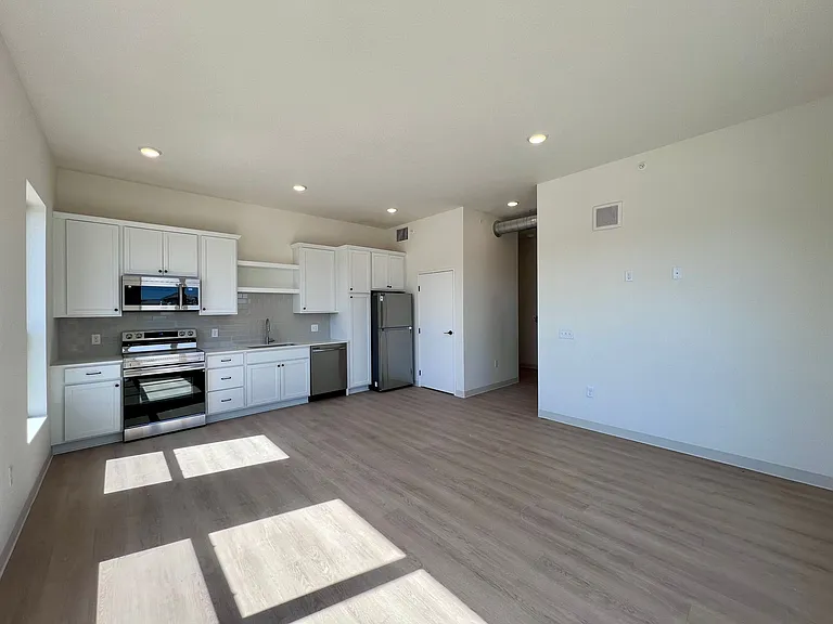 Roseann Lofts — Photo 12