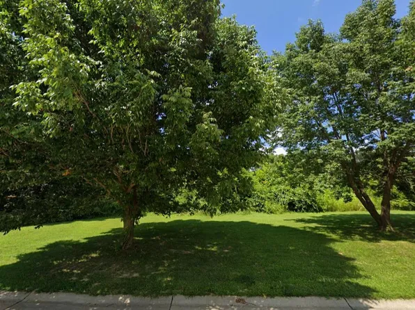 33 Stonebridge Crossing Dr, Maryville, IL 62062