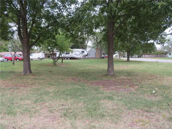 E Peoria St, Paola, KS 66071