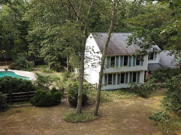4 Waltham Dr, Tabernacle, NJ 08088