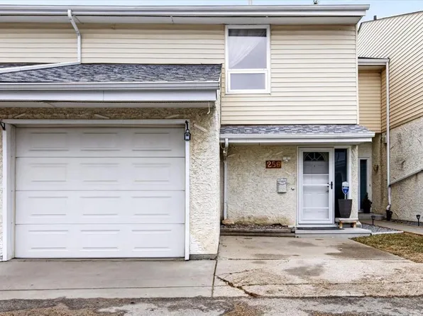 256 N Callingwood Pl NW, Edmonton, AB T5T 2C6