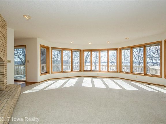 3rd image of 106 Sunset Dr