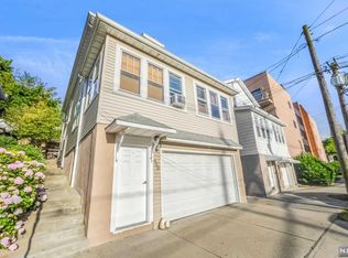 400 Gorge Rd, Cliffside Park, NJ 07010